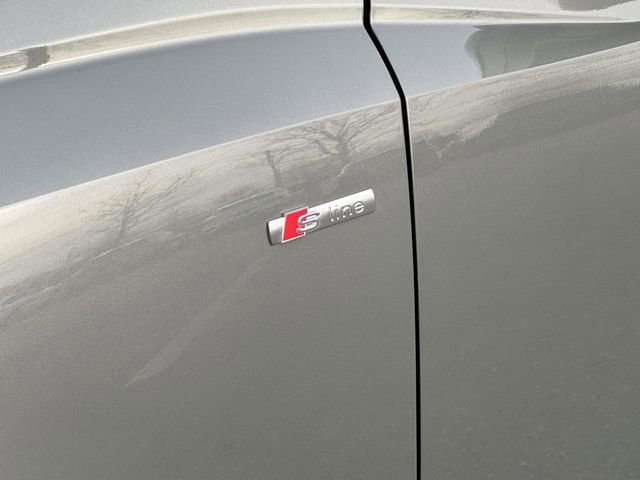 Certified 2025 Audi Q3 2.0T Premium w/ Convenience Package image 11