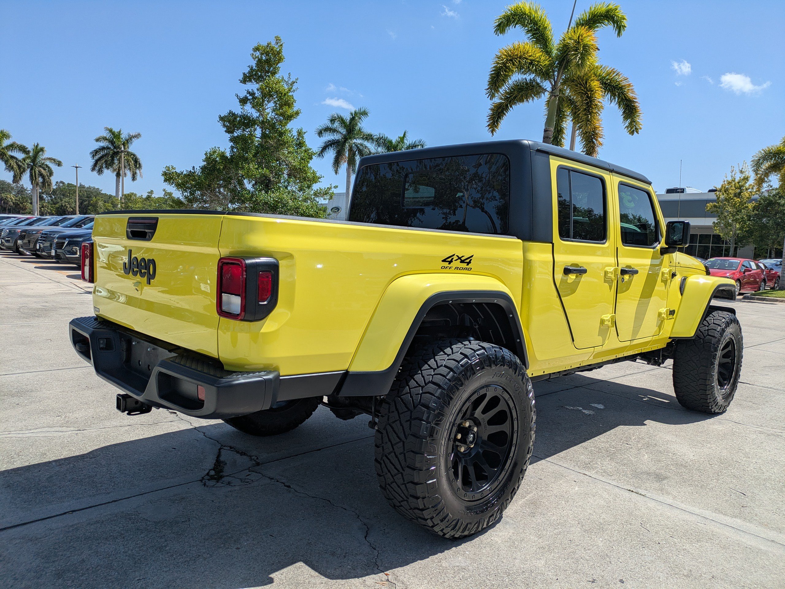 Used 2023 Jeep Gladiator Sport AWD/4WD image 4
