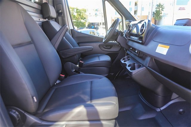Used 2025 Mercedes-Benz Sprinter 2500 image 14