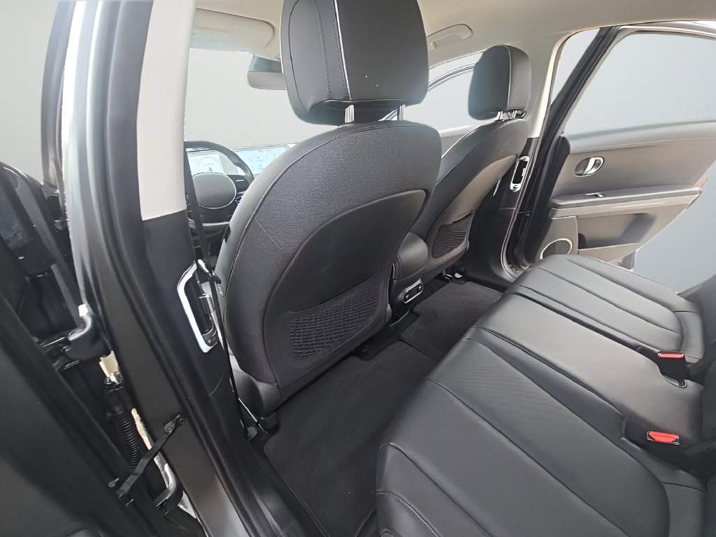 Certified 2023 Hyundai Ioniq 5 SEL w/ Cargo Package AWD/4WD image 17