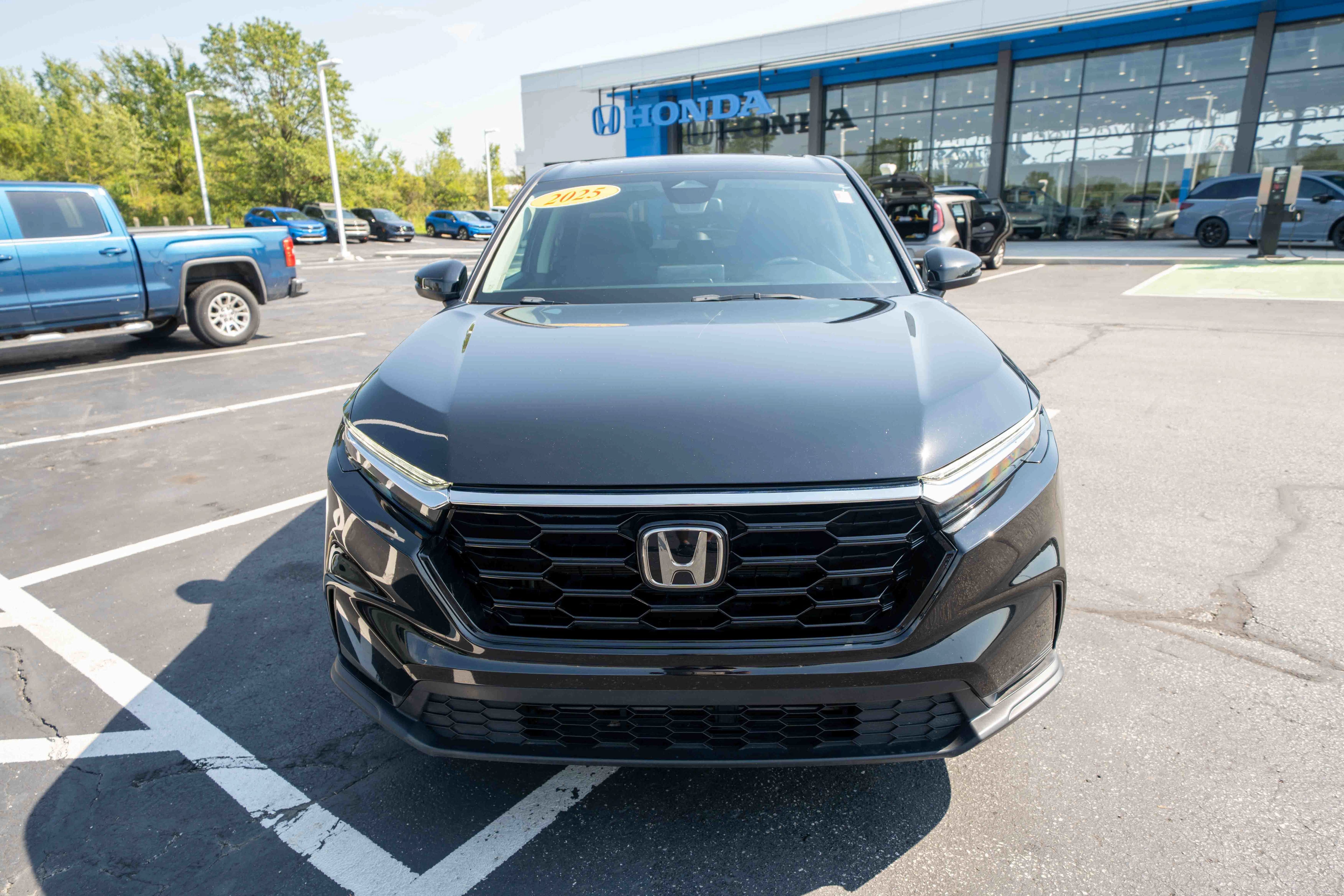Used 2025 Honda CR-V EX image 2
