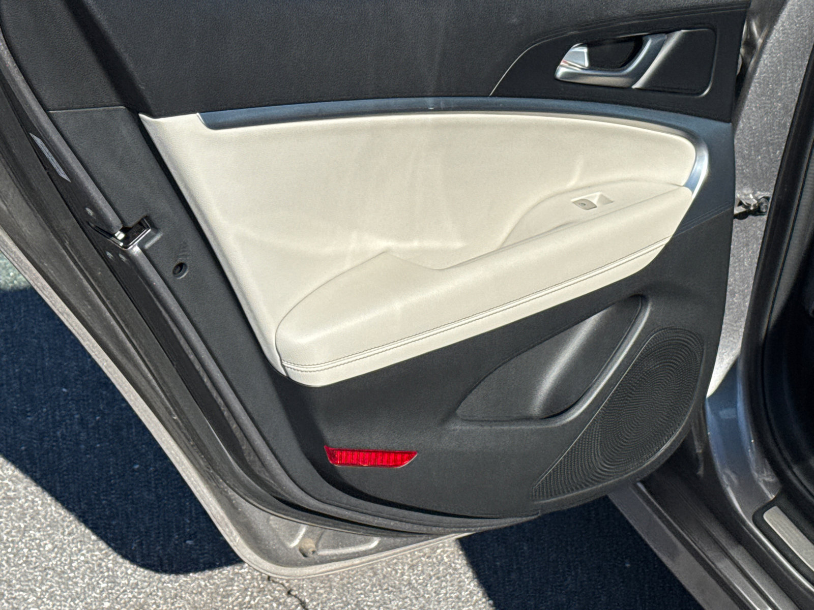 Used 2025 Genesis G70 2.5T image 18