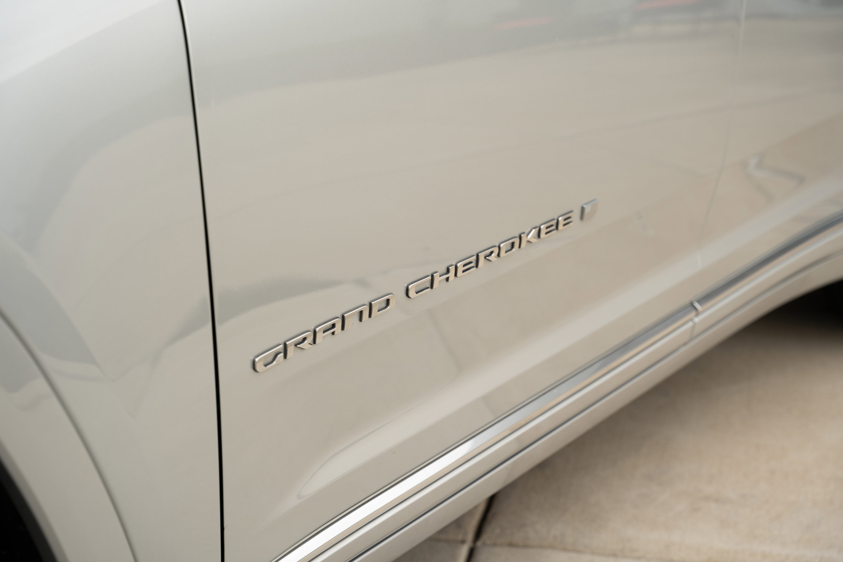 Used 2021 Jeep Grand Cherokee L Summit w/ Luxury Tech Group V AWD/4WD image 44