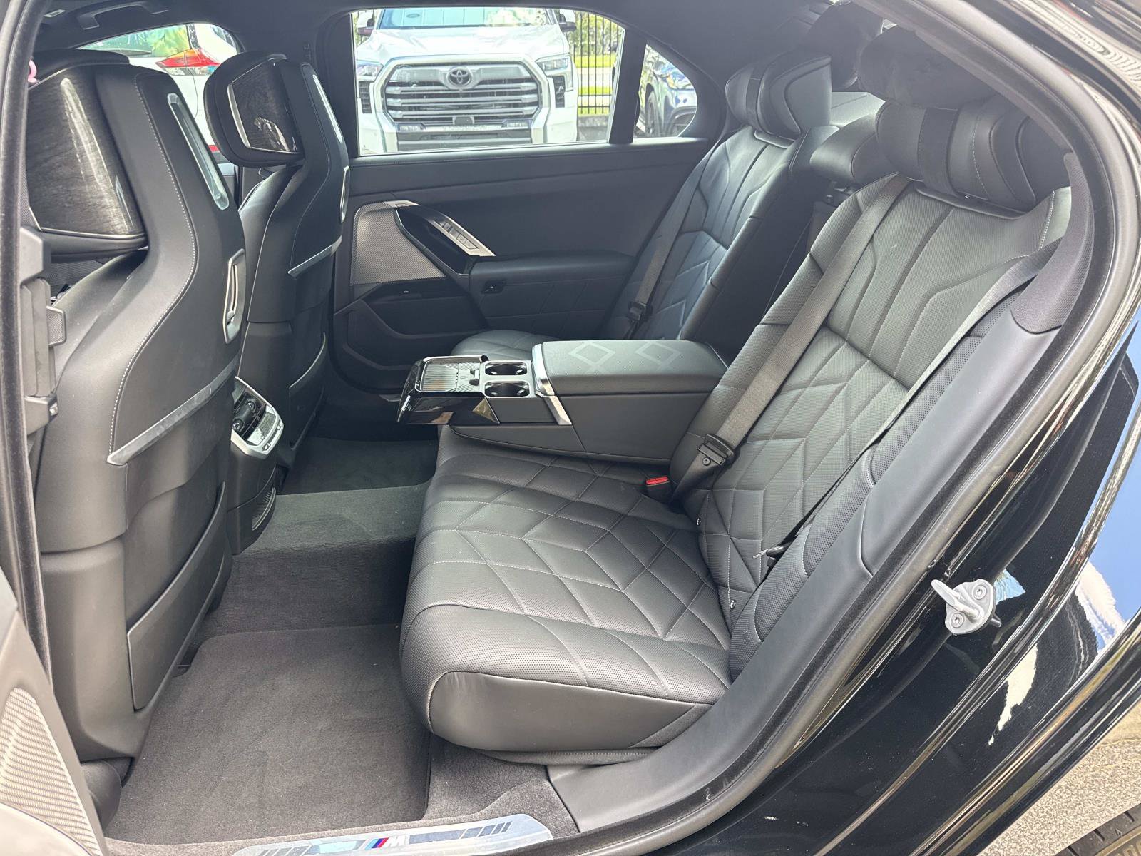 Used 2024 BMW i7 M70 w/ Executive Package AWD/4WD image 12