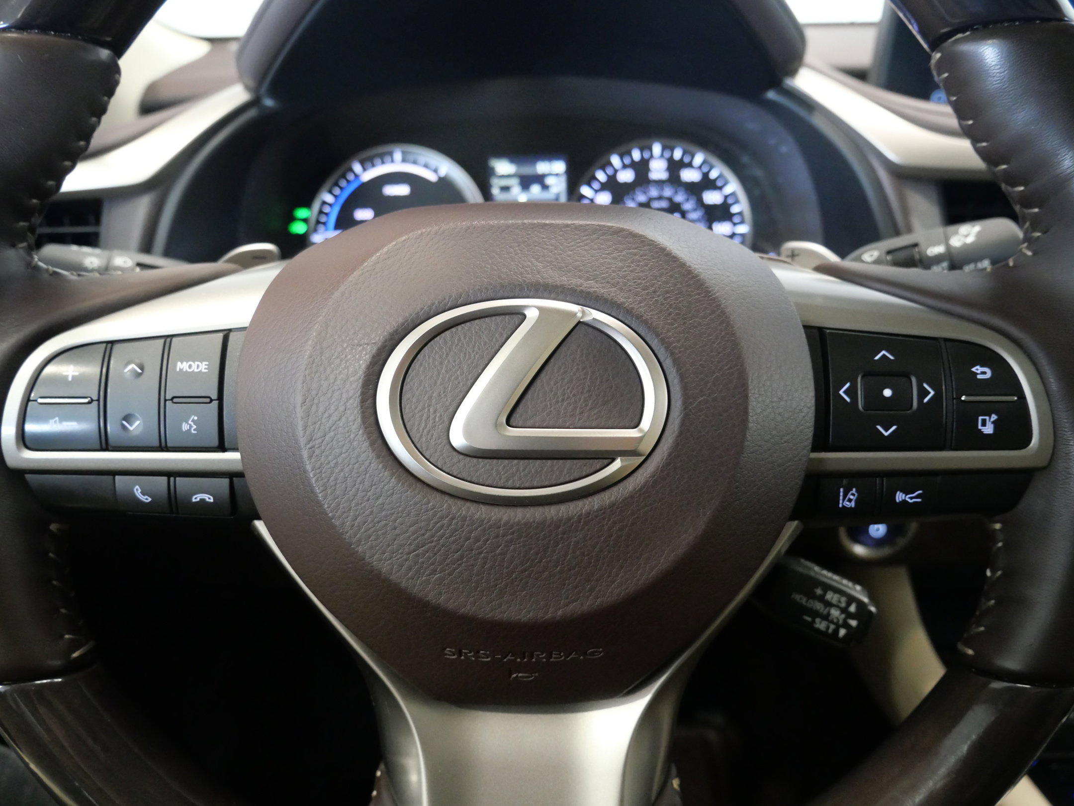 Used 2020 Lexus RX 450h AWD w/ Luxury Package image 18