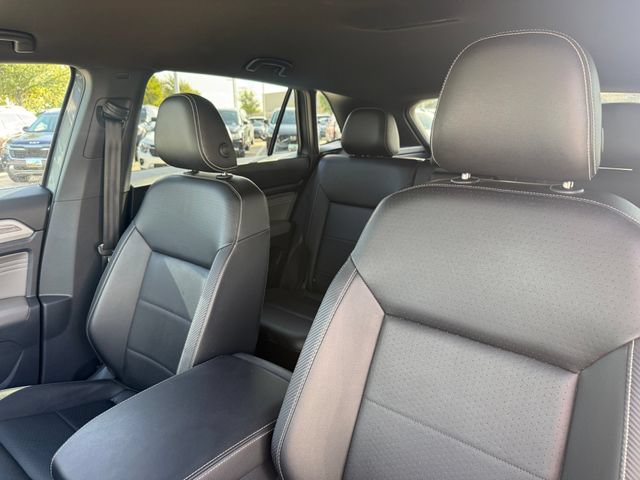 Used 2023 Volkswagen Atlas Cross Sport SE FWD image 13