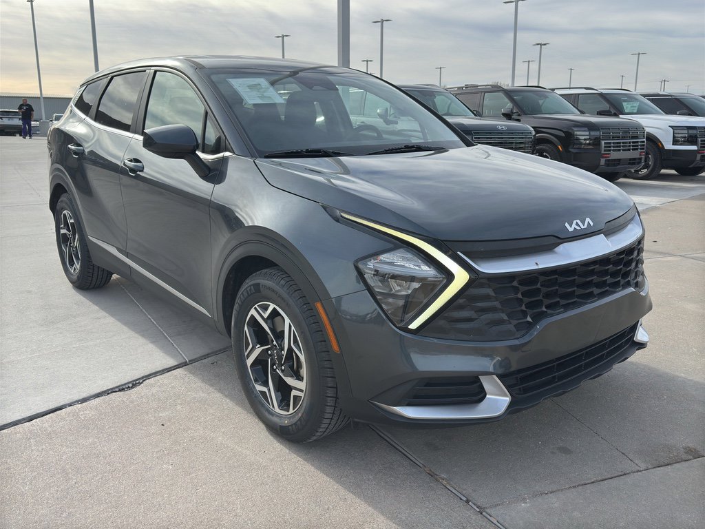 Used 2023 Kia Sportage LX image 2