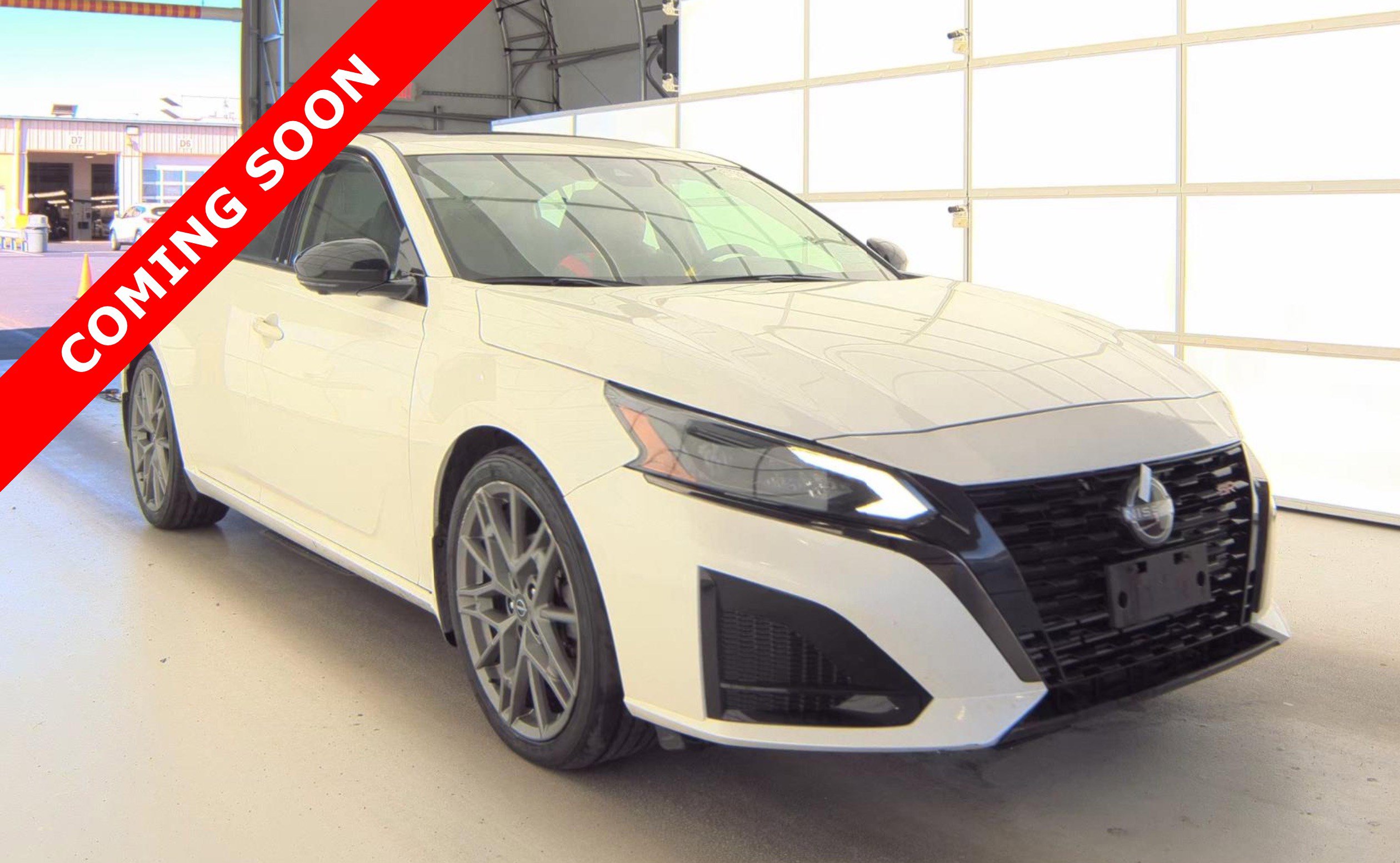 Used 2023 Nissan Altima 2.0 SR image 3