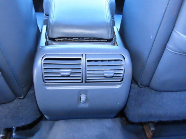 Used 2000 Lincoln Town Car Signature image 18