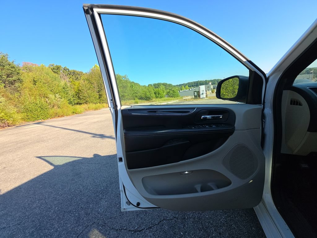 Used 2019 Dodge Grand Caravan SXT FWD image 7