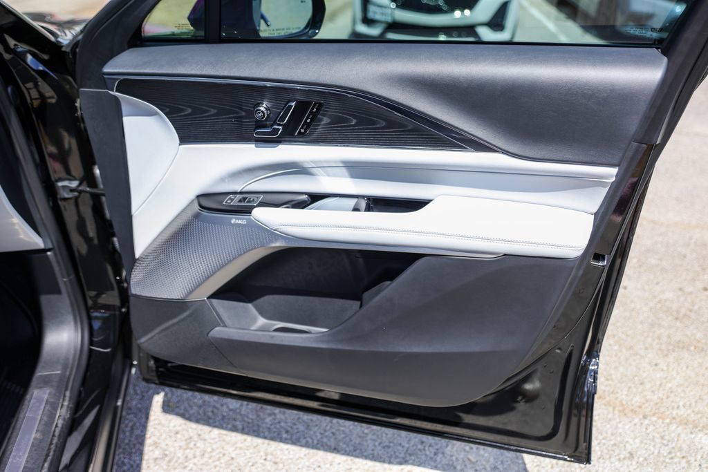 Used 2024 Cadillac Lyriq Luxury AWD/4WD image 25