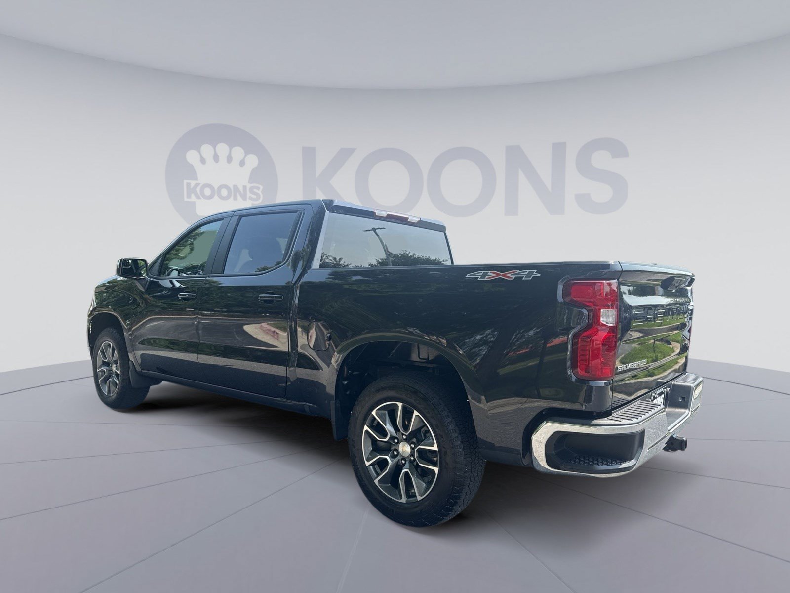 Used 2024 Chevrolet Silverado 1500 LT AWD/4WD image 4