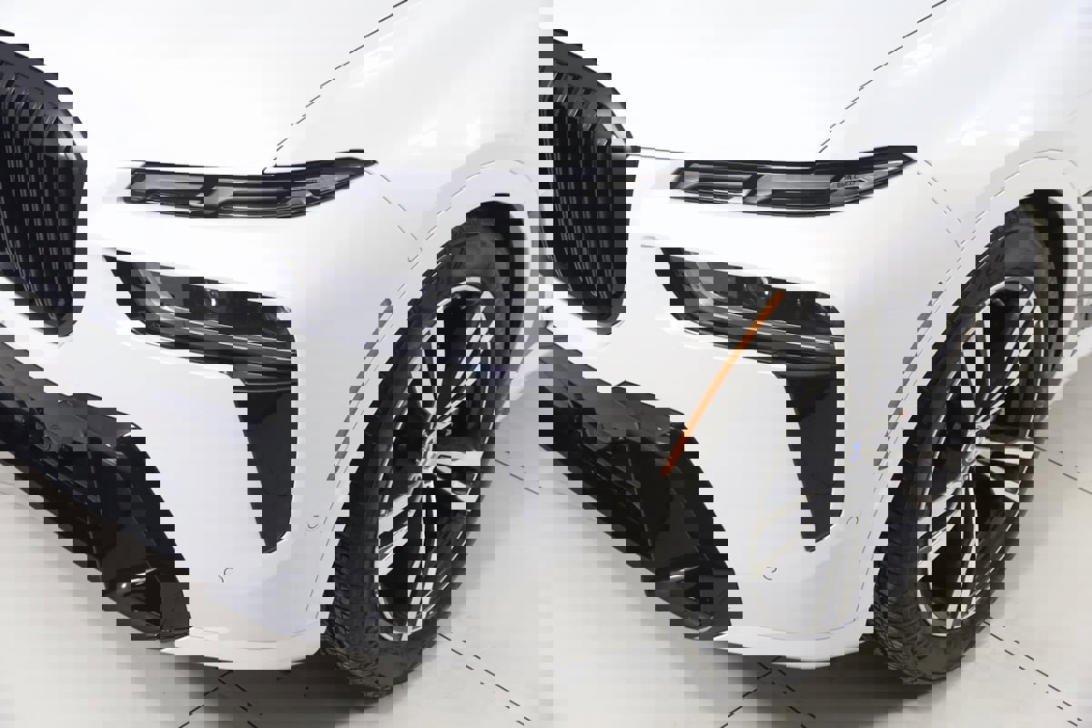 Used 2023 BMW X7 xDrive40i w/ M Sport Package image 65