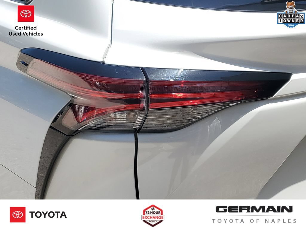 Certified 2025 Toyota Sienna Limited FWD image 17