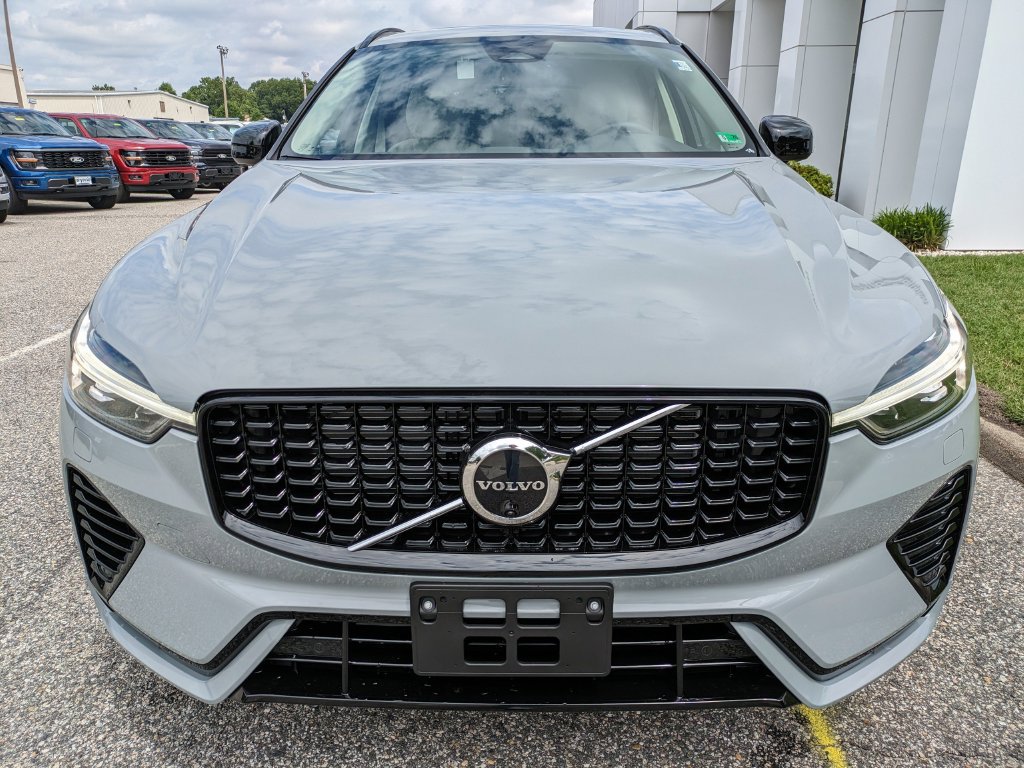 New 2025 Volvo XC60 T8 Plus w/ Protection Package Premier AWD/4WD image 9