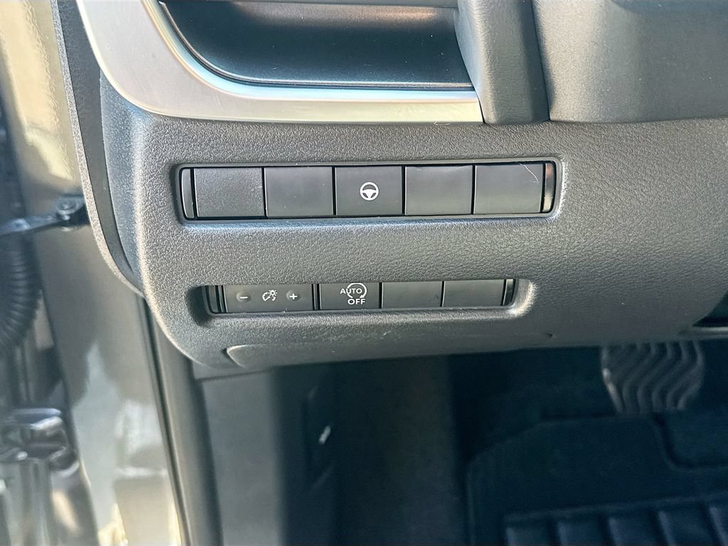 Certified 2023 Nissan Rogue SV FWD image 22
