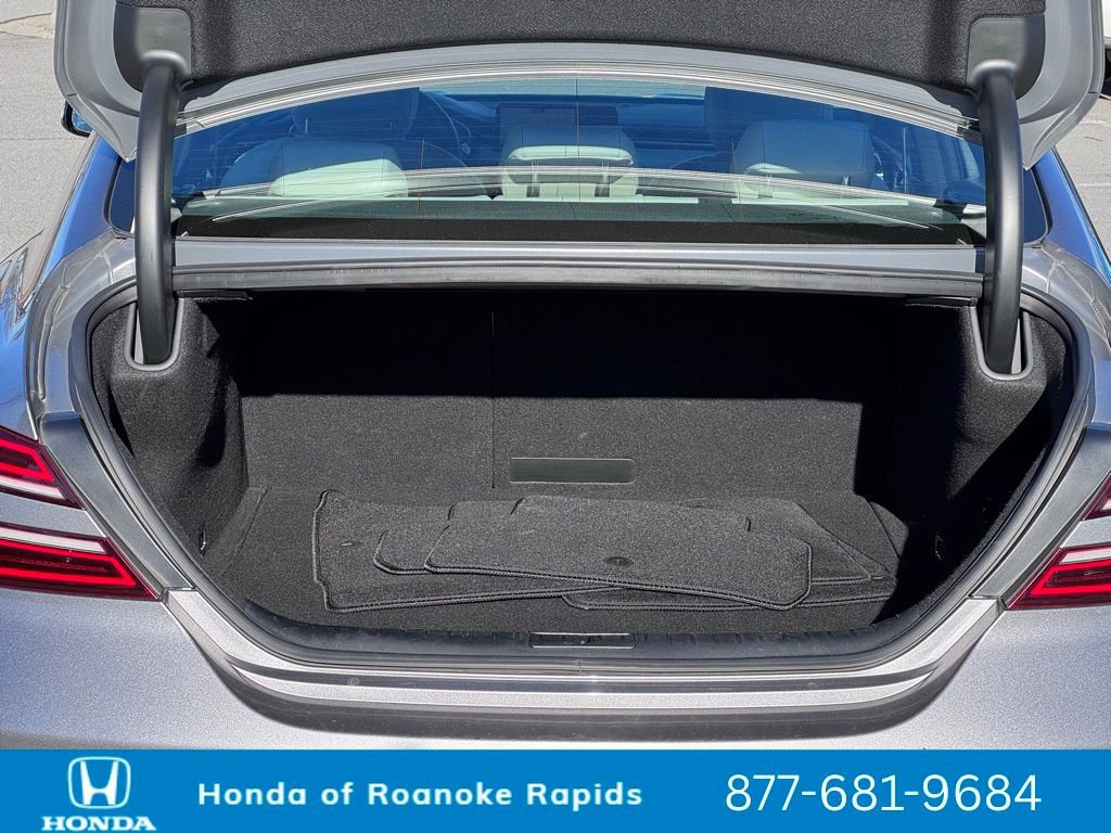 Used 2024 Genesis G70 2.5T image 19