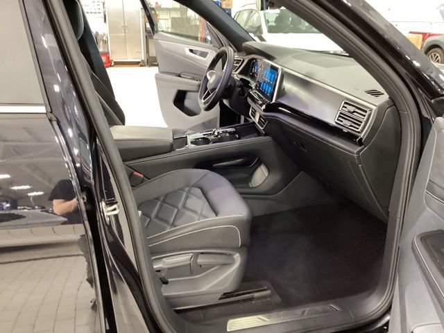 Certified 2024 Volkswagen Atlas Cross Sport SE AWD/4WD image 12