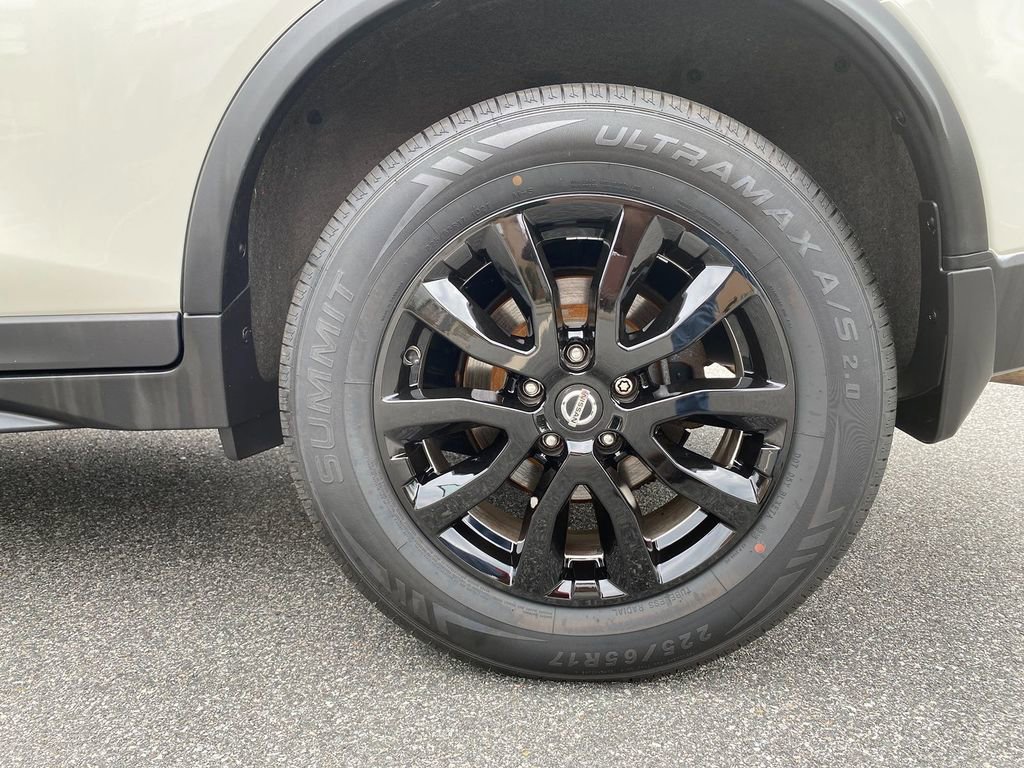 Used 2018 Nissan Rogue SV w/ Premium Package image 30