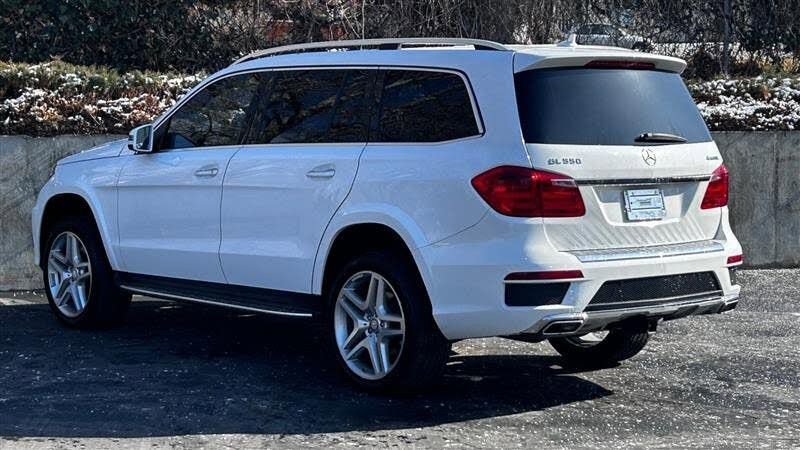 Used 2015 Mercedes-Benz GL 550 4MATIC w/ Driver Assistance Package image 3