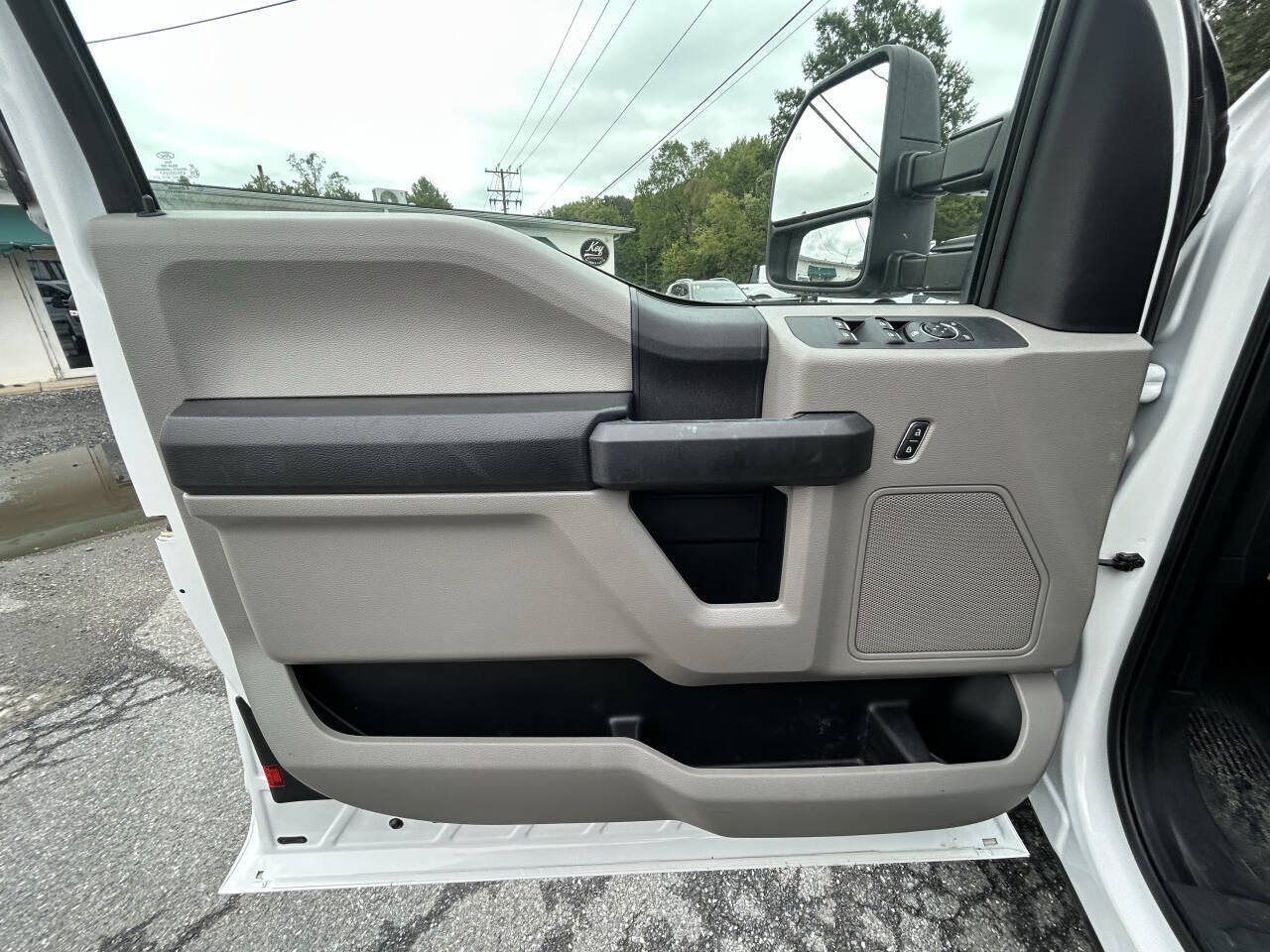 Used 2019 Ford F250 XL w/ Power Equipment Group AWD/4WD image 19