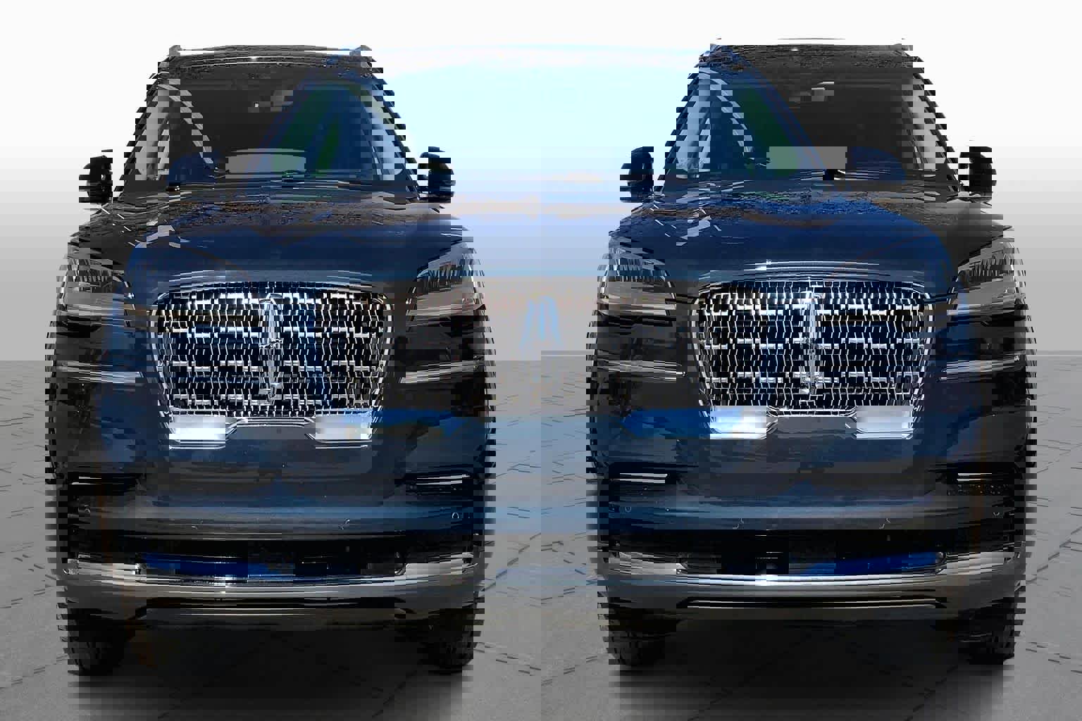 Used 2023 Lincoln Aviator Reserve w/ Equipment Group 201A image 4