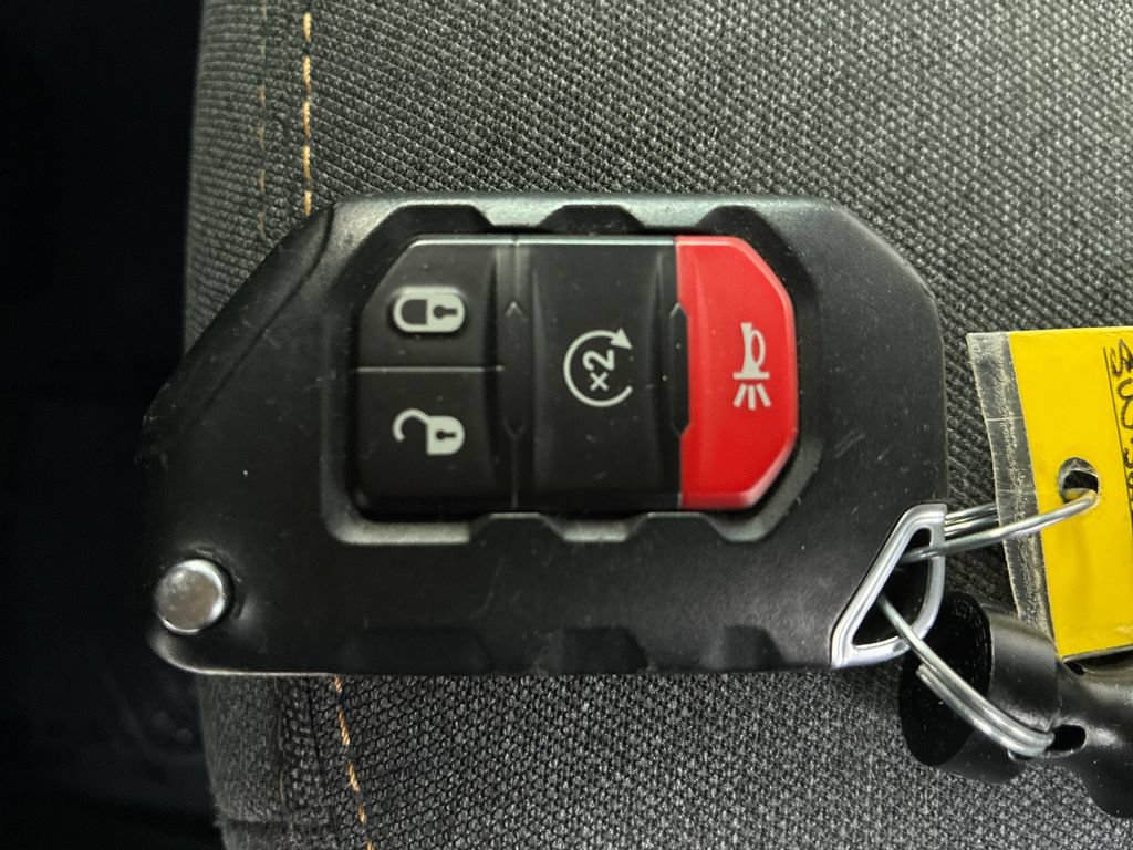 Used 2025 Jeep Wrangler Unlimited Sahara AWD/4WD image 15