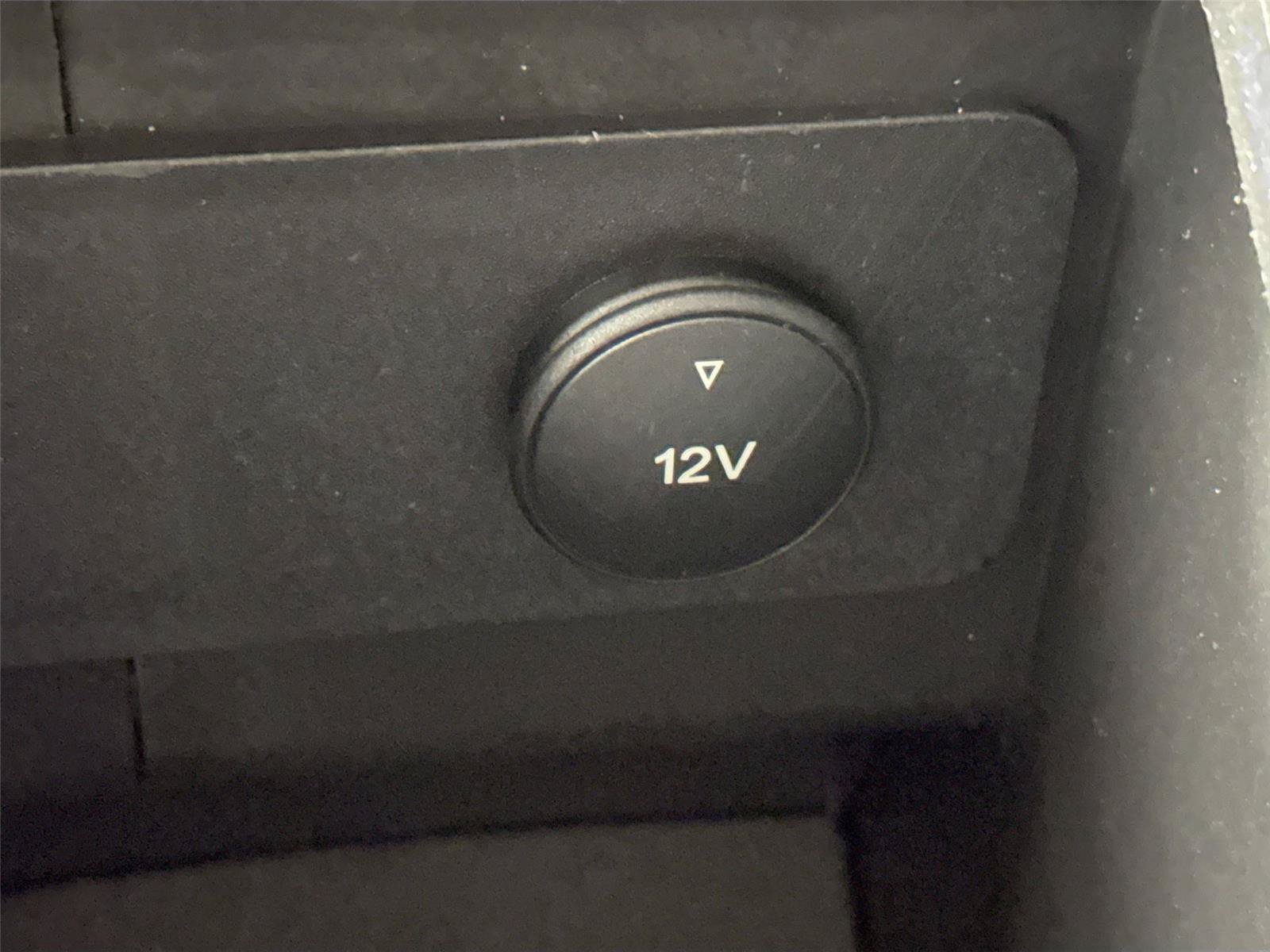 Used 2018 Ford Escape SE w/ SE Sport Appearance Package FWD image 32