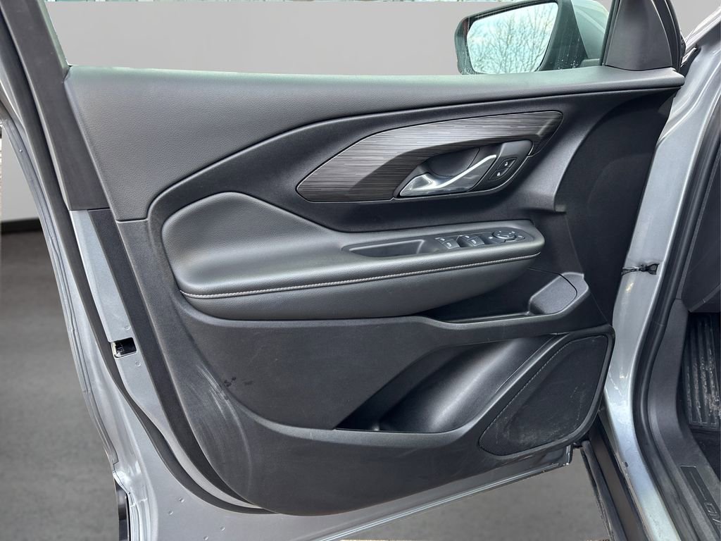 Used 2024 GMC Terrain SLE image 22