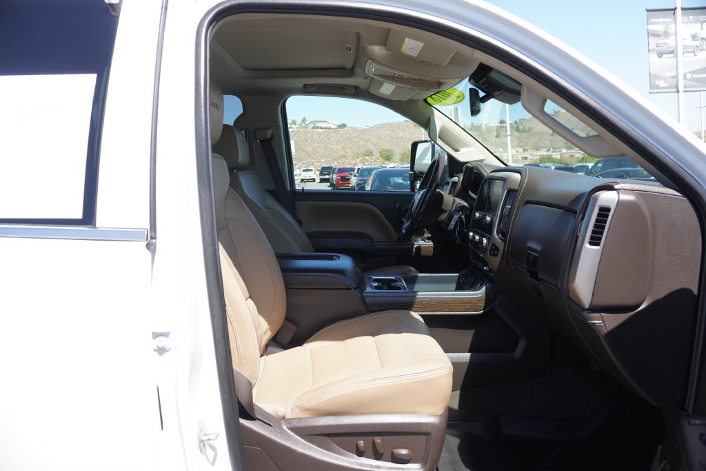 Used 2018 GMC Sierra 2500 Denali w/ Duramax Plus Package AWD/4WD image 32