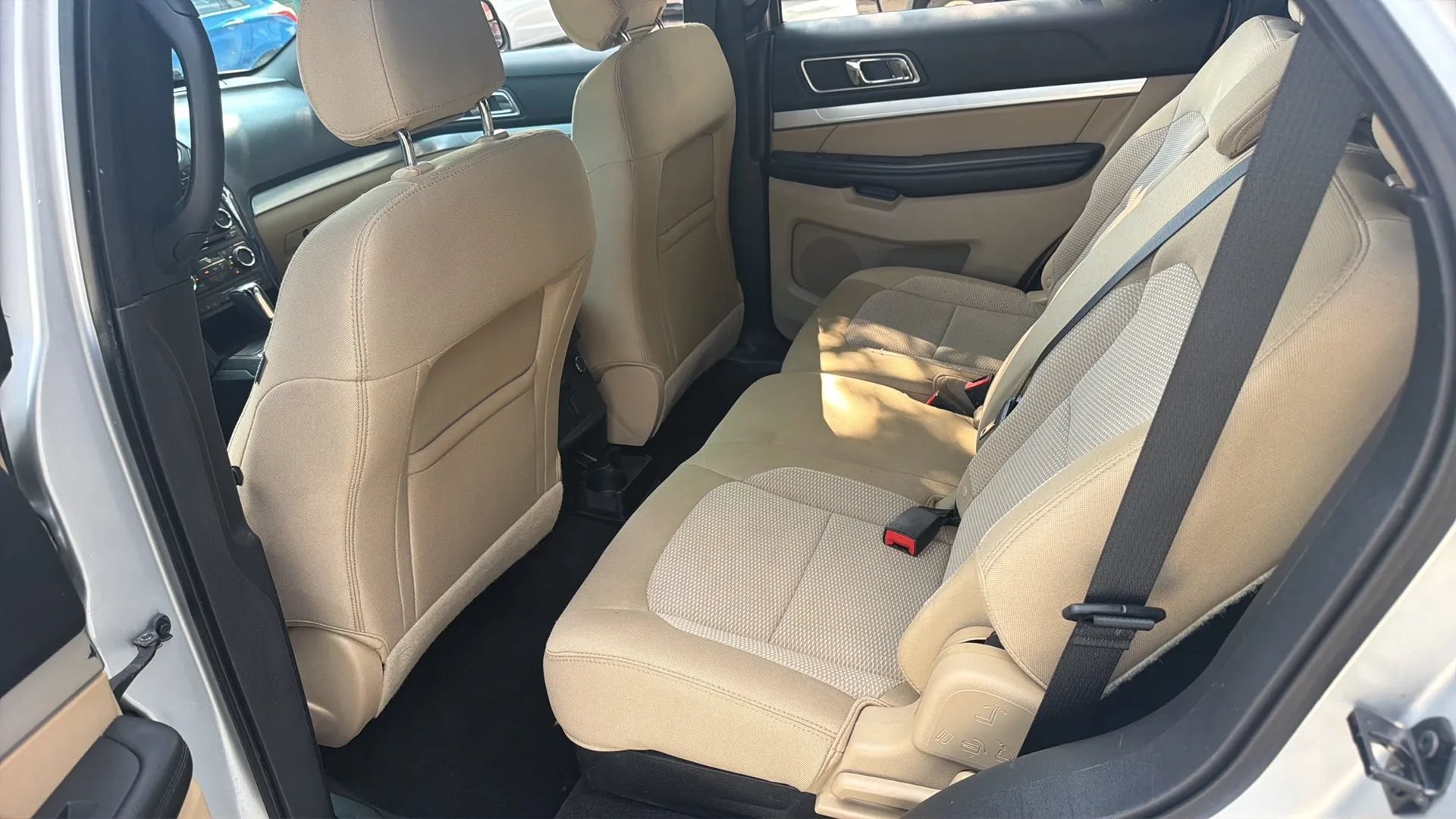Used 2016 Ford Explorer XLT AWD/4WD image 16
