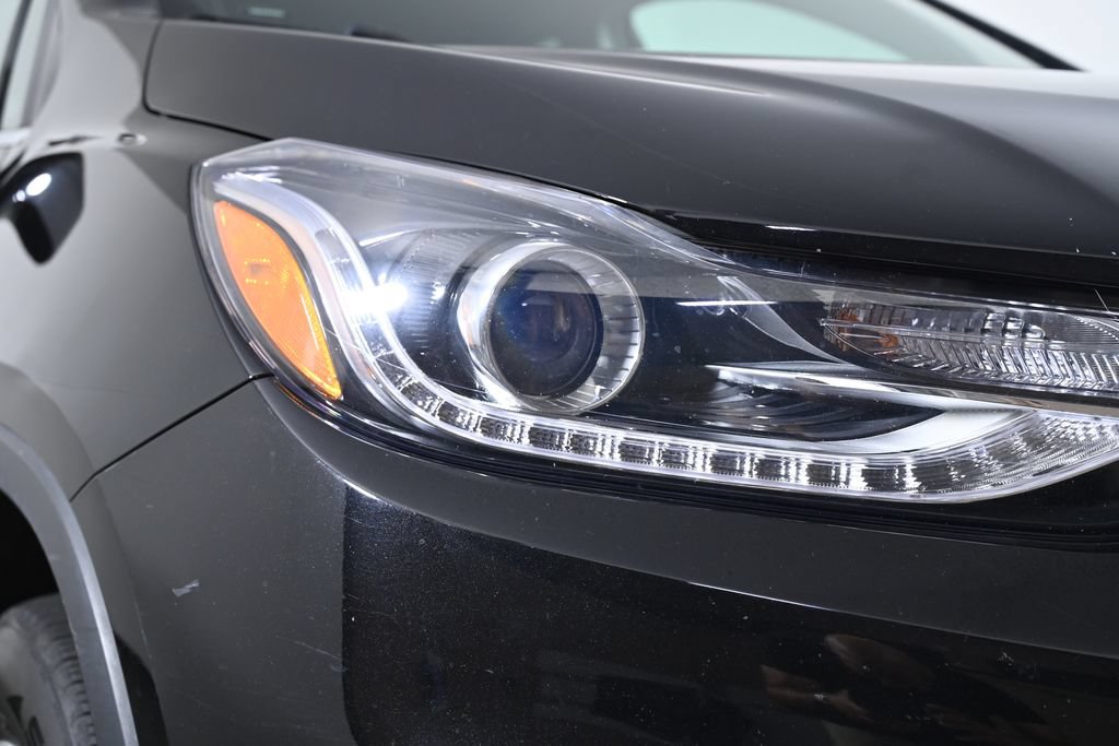 Used 2020 Chevrolet Trax LT w/ Sun & Sound Package AWD/4WD image 10
