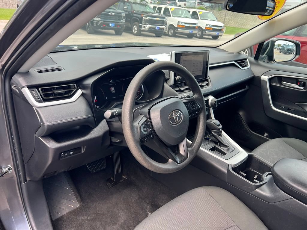 Used 2025 Toyota RAV4 XLE FWD image 18