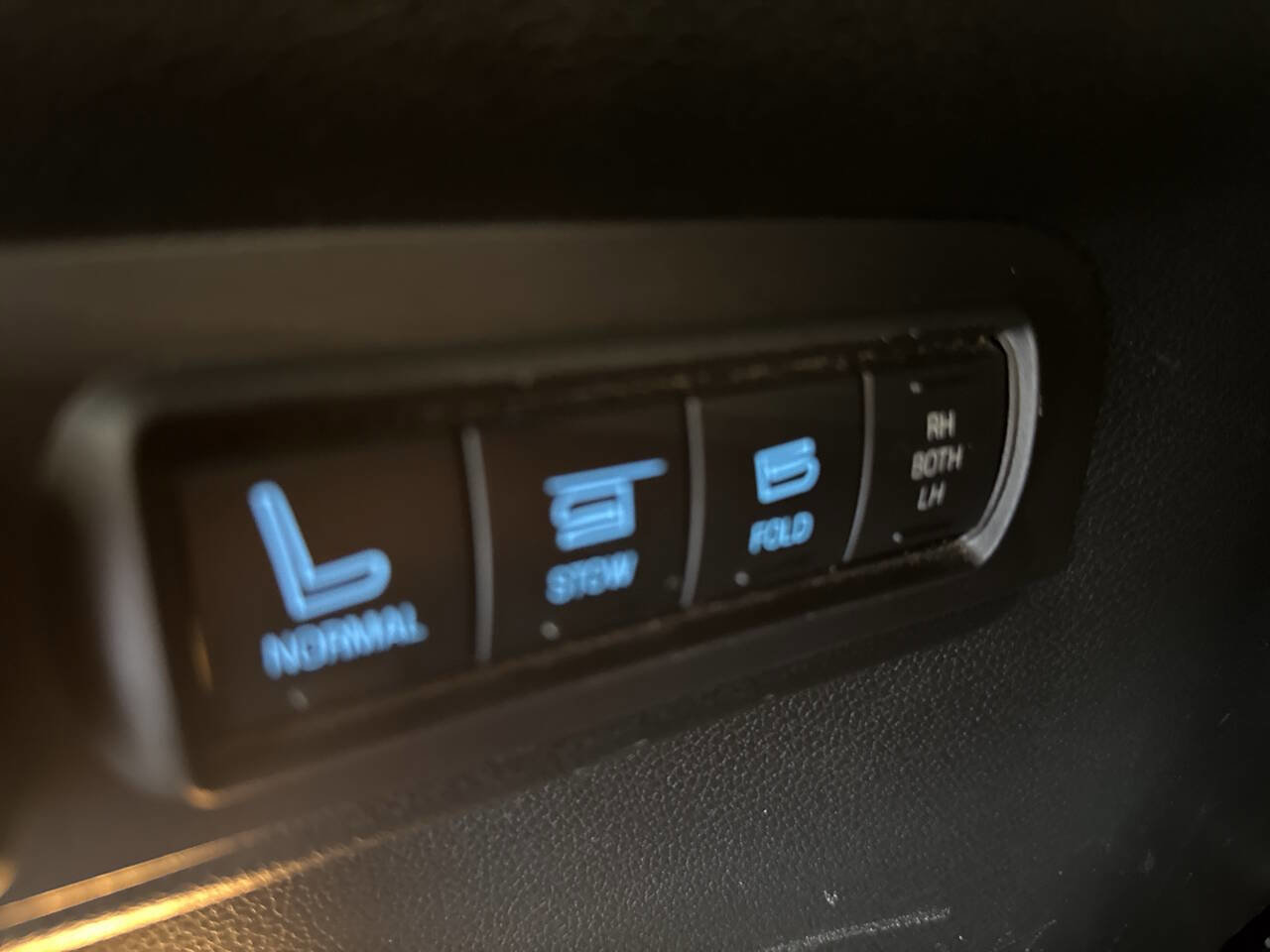 Used 2018 Ford Explorer Limited image 32