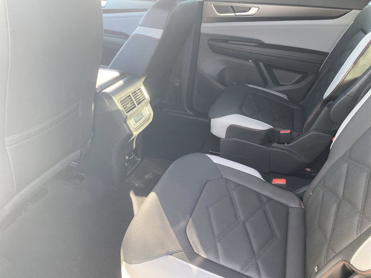 New 2026 Volkswagen Atlas Peak Edition image 13