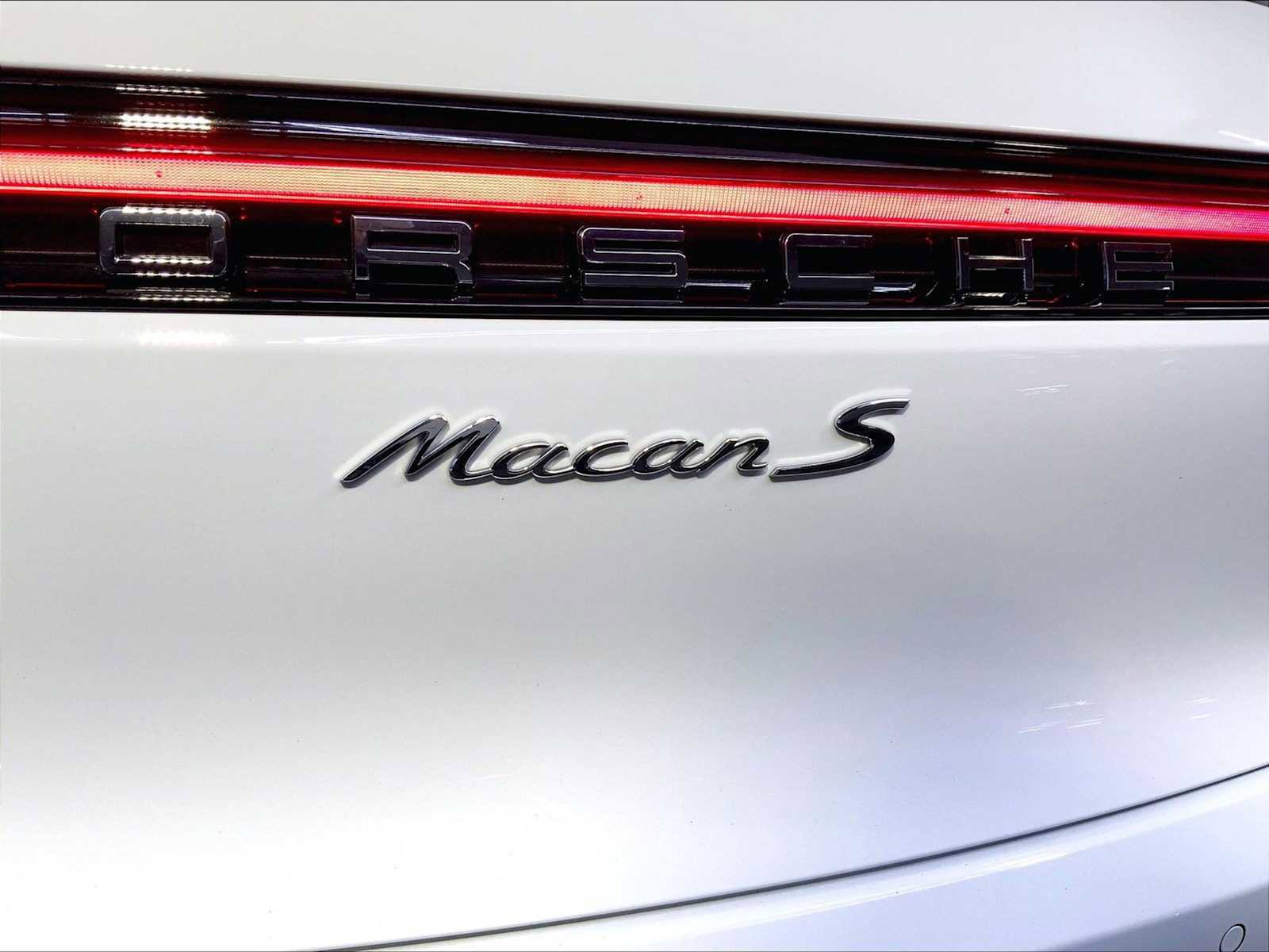 Certified 2023 Porsche Macan S w/ Premium Package Plus image 35