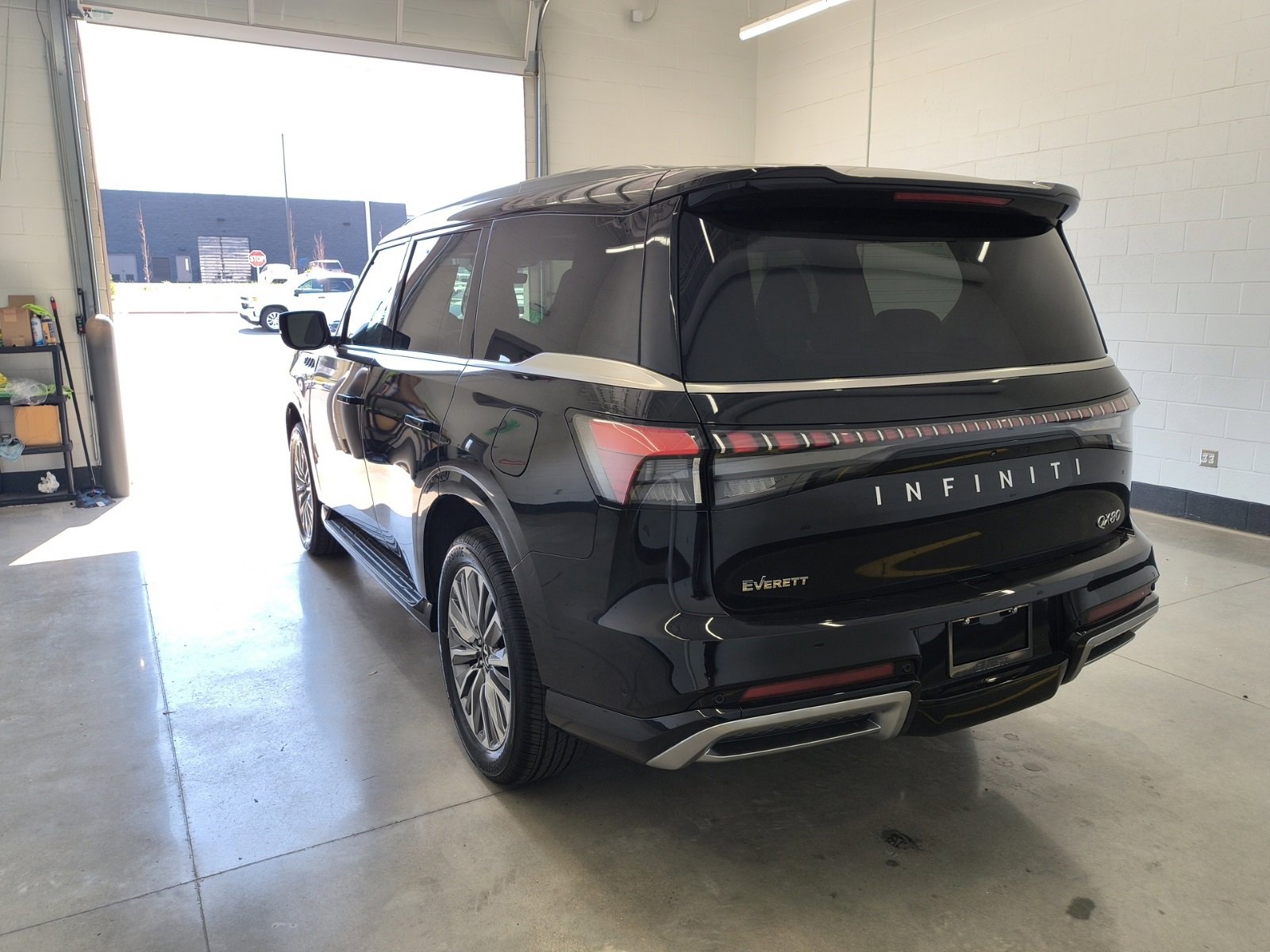 New 2025 INFINITI QX80 Luxe image 3