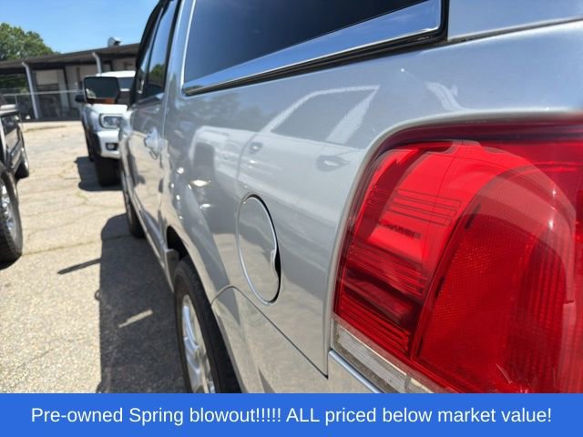 Used 2016 Lincoln Navigator Select AWD/4WD image 8