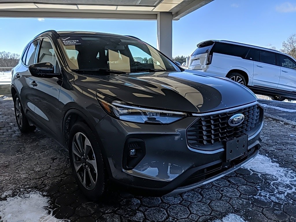 Used 2025 Ford Escape Platinum image 3