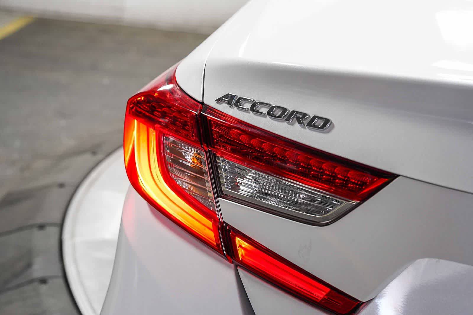 Used 2021 Honda Accord Touring image 11
