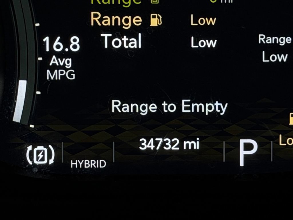 Used 2022 Jeep Wrangler Unlimited Sahara w/ Cold Weather Group AWD/4WD image 17