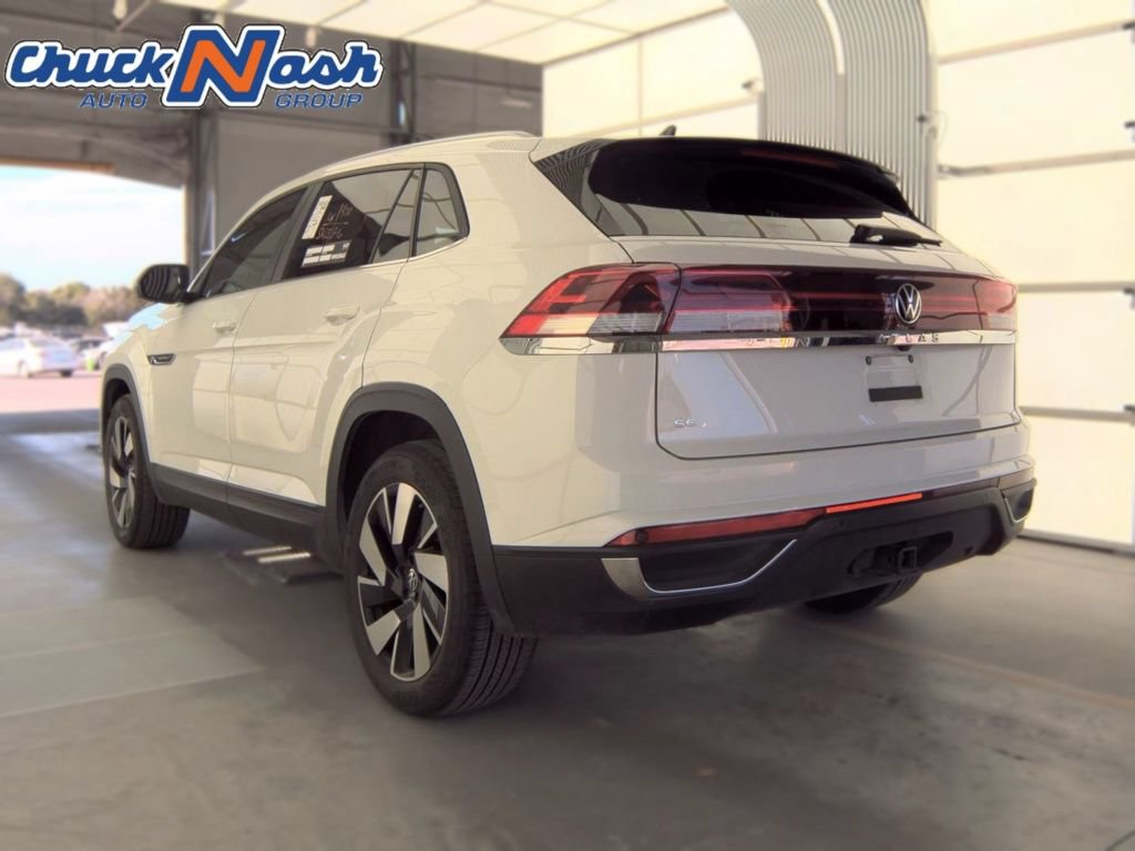 Used 2025 Volkswagen Atlas Cross Sport SE FWD image 4