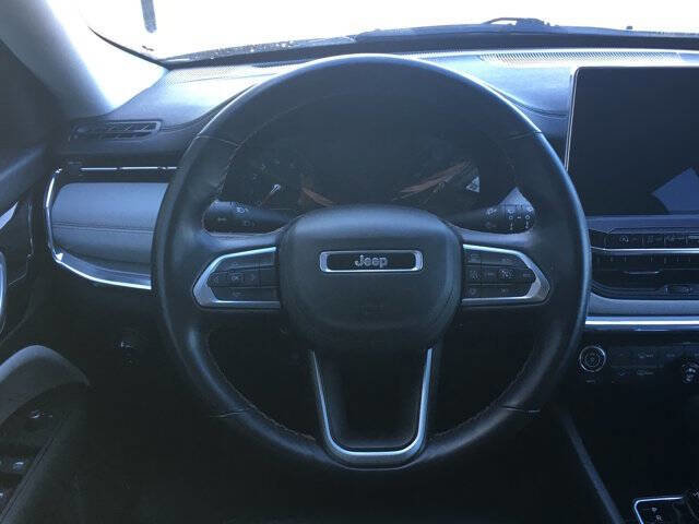 Used 2022 Jeep Compass Limited image 11