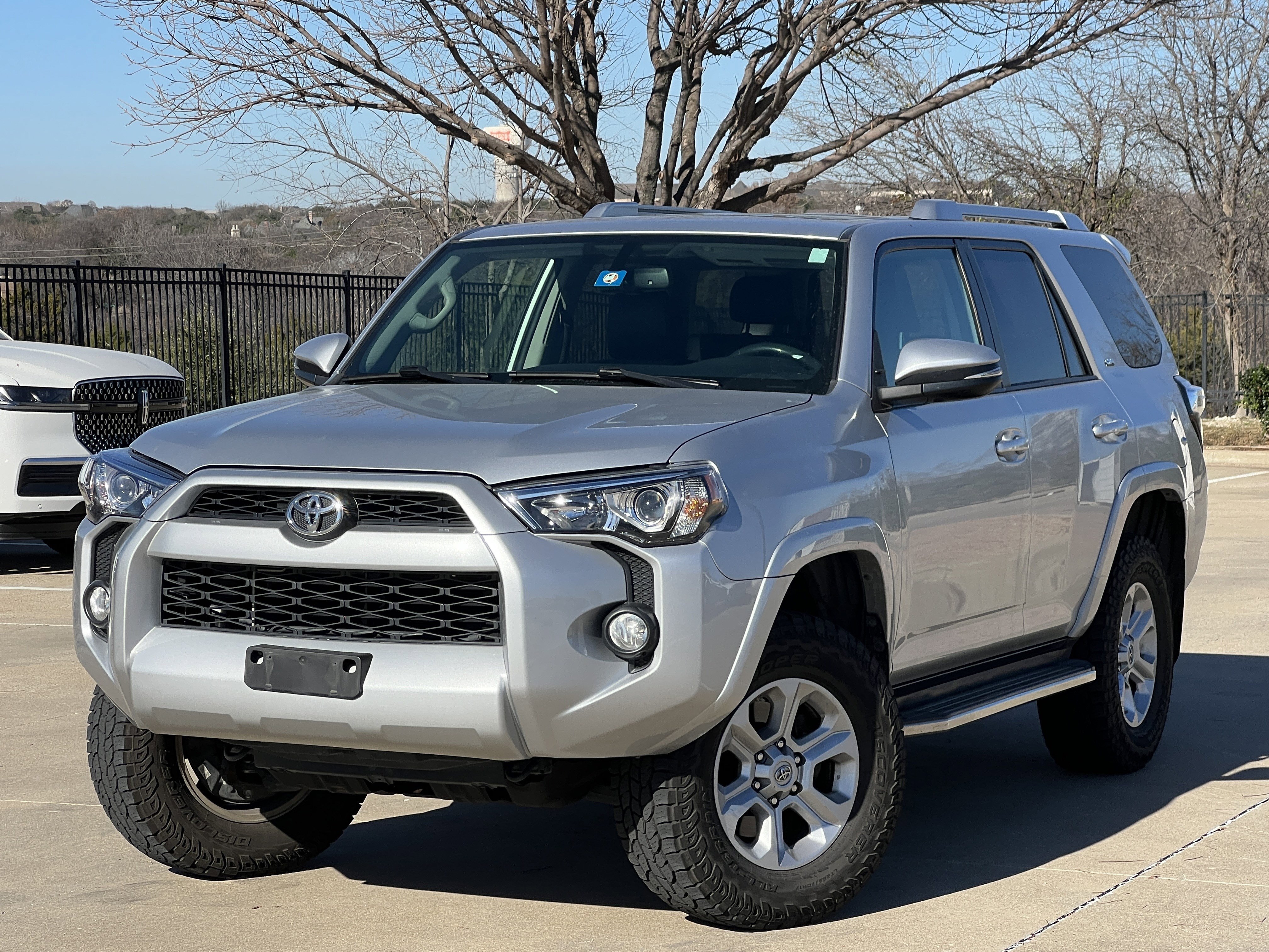 Used 2016 Toyota 4Runner SR5 Premium image 2