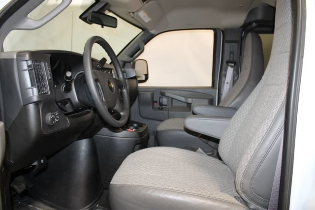Used 2025 Chevrolet Express 3500 LT w/ LT Preferred Equipment Group RWD image 7