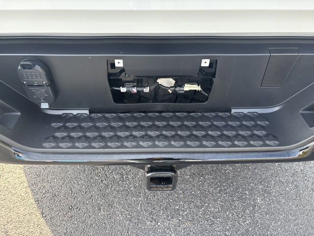 Used 2024 Chevrolet Colorado ZR2 w/ Technology Package AWD/4WD image 7