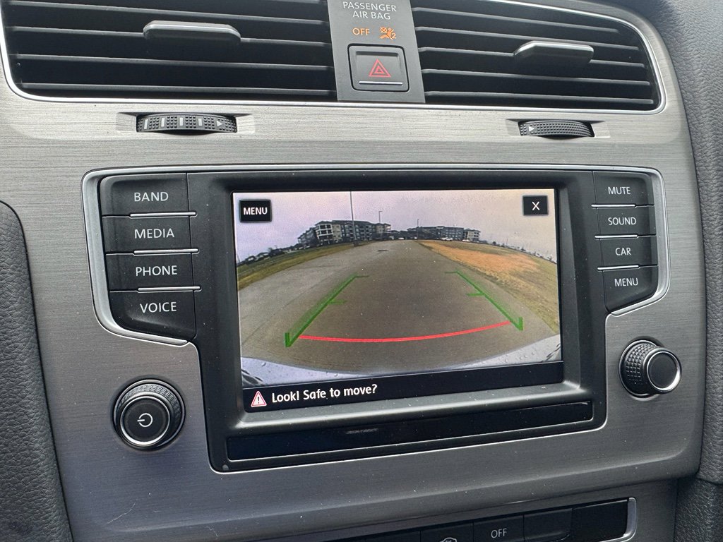 Used 2017 Volkswagen Golf S image 19