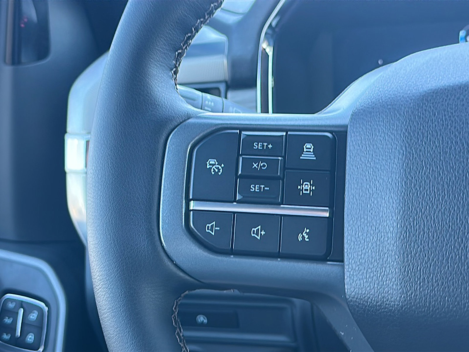 Used 2025 Ford F150 Lariat w/ Equipment Group 501A Mid image 28