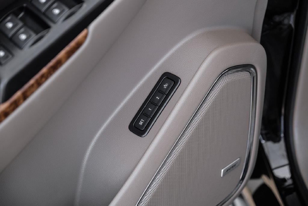 Used 2018 Chevrolet Tahoe Premier RWD image 49