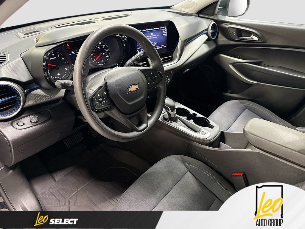 Used 2024 Chevrolet Trax LS w/ LS Convenience Package FWD image 12